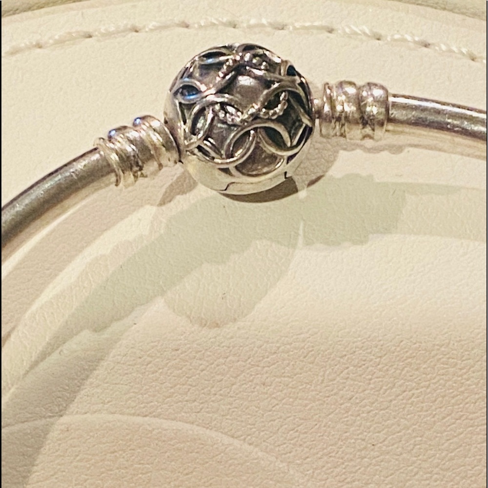 Pandora bangle w/candy cane charm